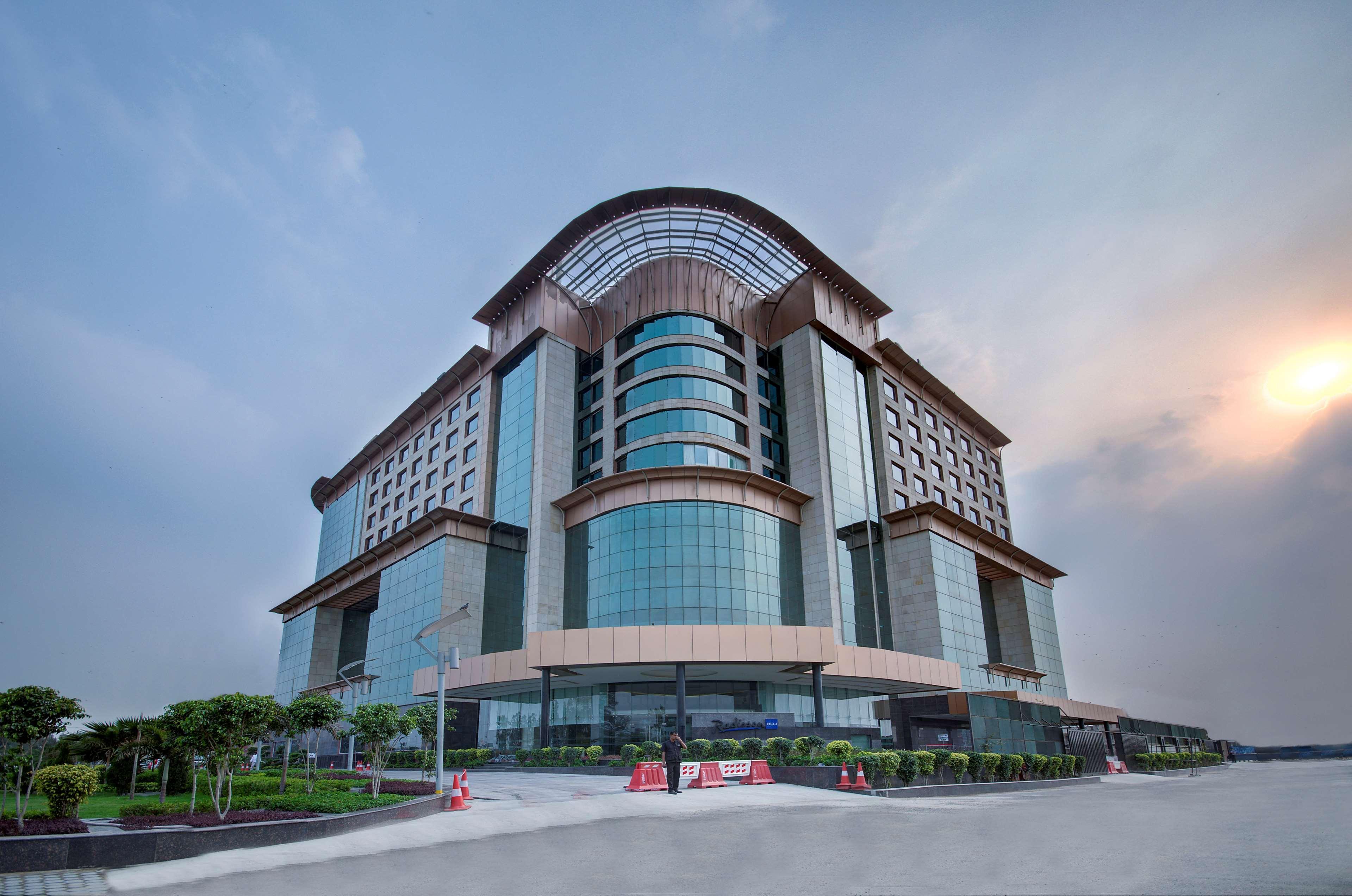 Radisson Blu Kaushambi Delhi Ncr Hotel Ghaziabad Exterior photo